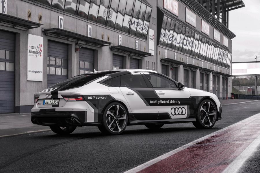  Audi RS7 Sportback Piloted Driving Concept 2014 года  (фото 19 из 22)